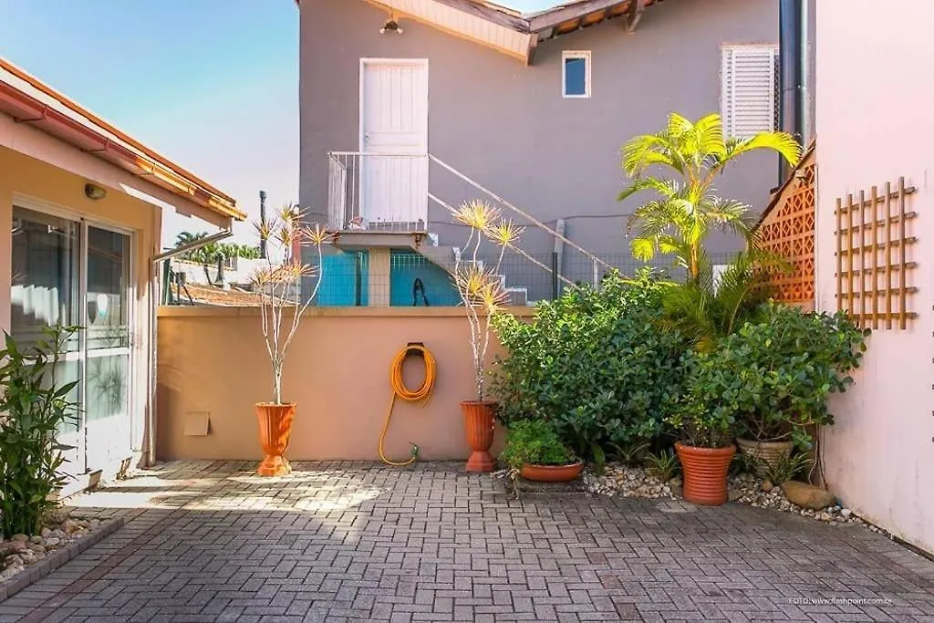 Lindos chalés a 150m da praia Florianópolis